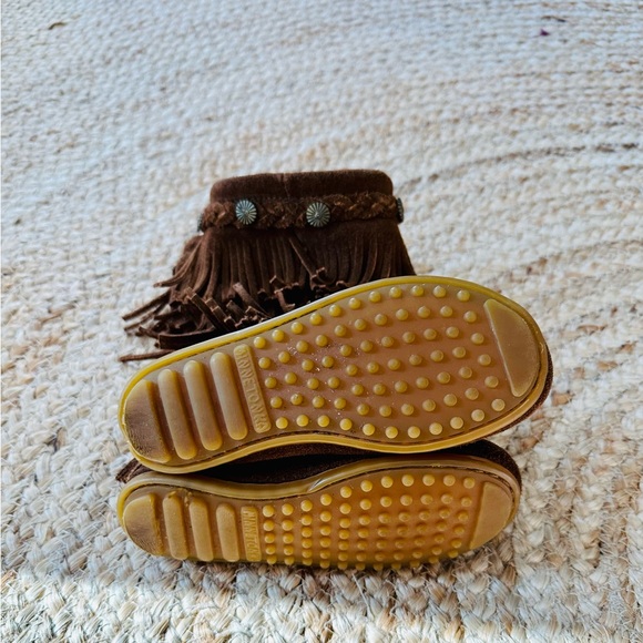 Minnetonka 3-Layer Fringe Bohemian Girls Leather Moccasin Boots Size 10 - Picture 6 of 14